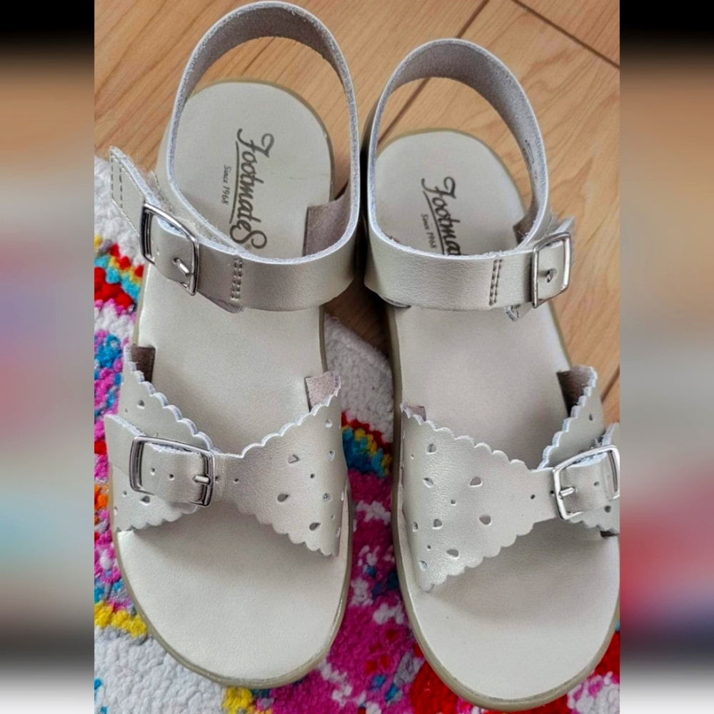 Girls sandals